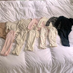 GAP 12-18M collection of onesies and bottoms. 7 onesies and 6 bottoms mix match